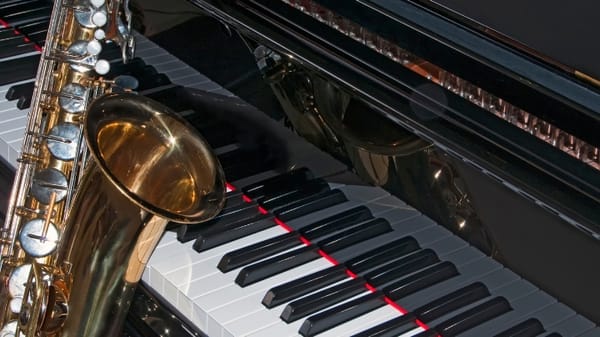 image: piano and saxophone; article: Traditional vs Contemporary Jazz