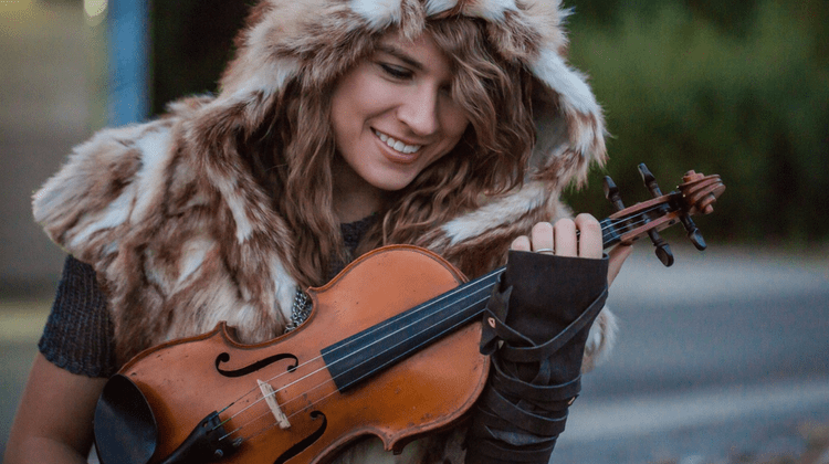 Q&A With Signature Artist Taylor Davis: Behind The Strings